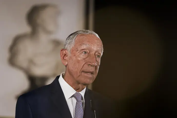 El presidente de Portugal afirma que su sucesor tendrá el reto de lidiar con un mundo "más imprevisible" Ventura afea a la derec...