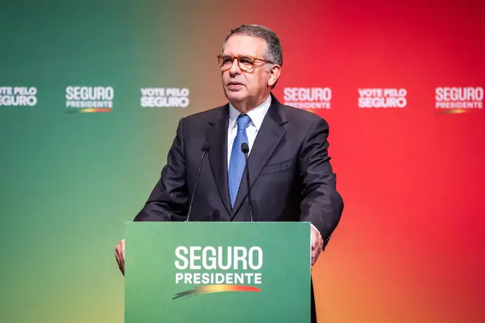Portugal elige presidente el domingo en elecciones marcadas por el temporal y con un socialista como favorito La Comisión Electo...