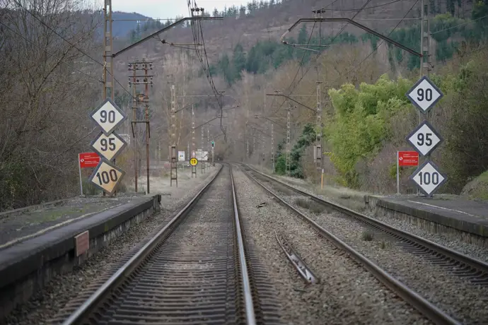 Heridos cinco operarios tras colisionar dos máquinas bateadoras en un trazado ferroviario en Muñoz (Salamanca)
El Gobierno de Po...