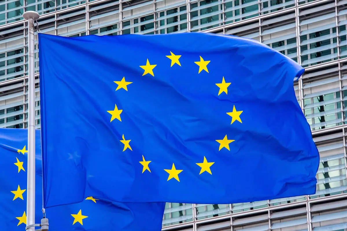 España y otros seis países presionan a Bruselas para no rebajar la ambición del mercado de emisiones
Aficionados españoles confí...