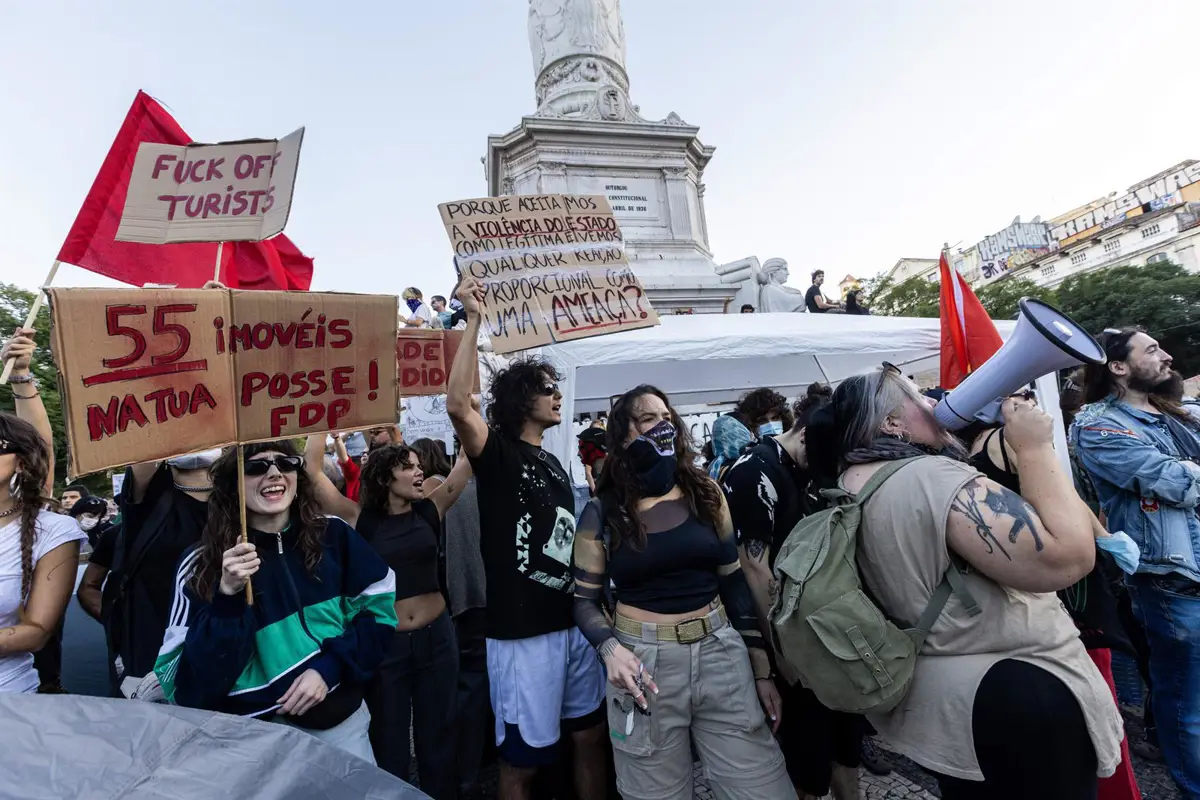 Los manifestantes por la vivienda en Lisboa desafían al Gobierno y anuncian que volverán a acampar
La ONU advierte contra el uso...