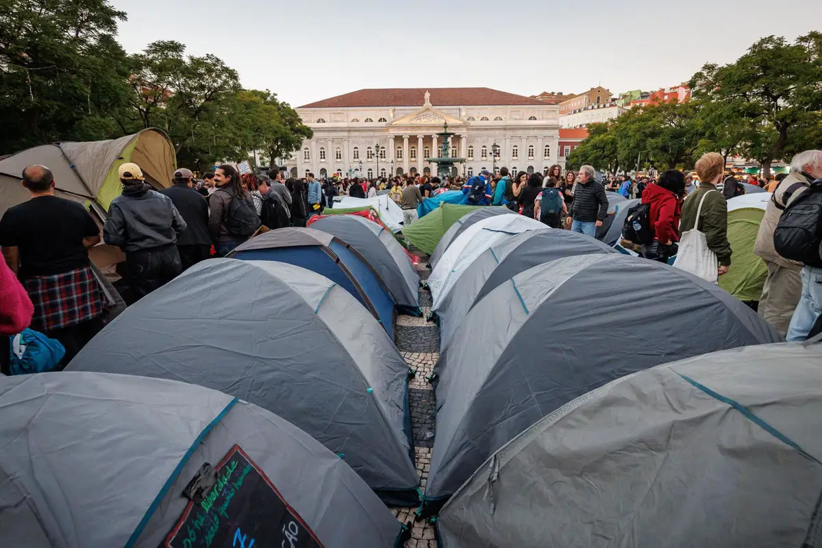 La Policía portuguesa levanta las acampadas "ilegales" por la vivienda en Lisboa y Oporto en medio de enfrentamientos
El Banco d...