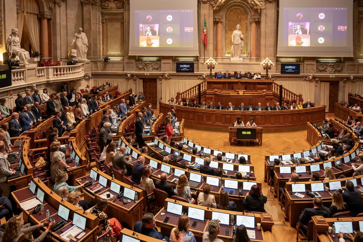 El Parlamento de Portugal inicia el debate de los presupuestos de 2027 marcado por las movilizaciones por la vivienda
Las autori...